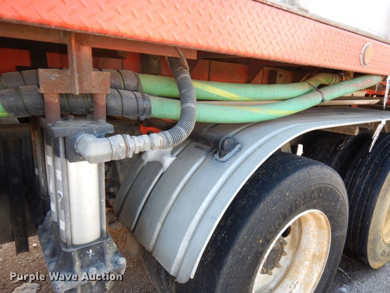 image for item DJ2879 2005 Peterbilt 320  paint striping truck