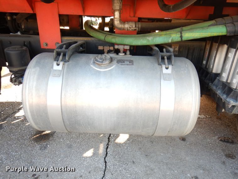 image for item DJ2879 2005 Peterbilt 320  paint striping truck