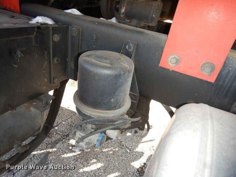 image for item DJ2879 2005 Peterbilt 320  paint striping truck