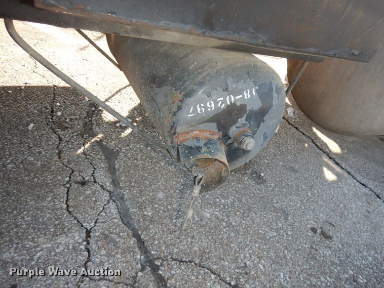 image for item DJ2879 2005 Peterbilt 320  paint striping truck