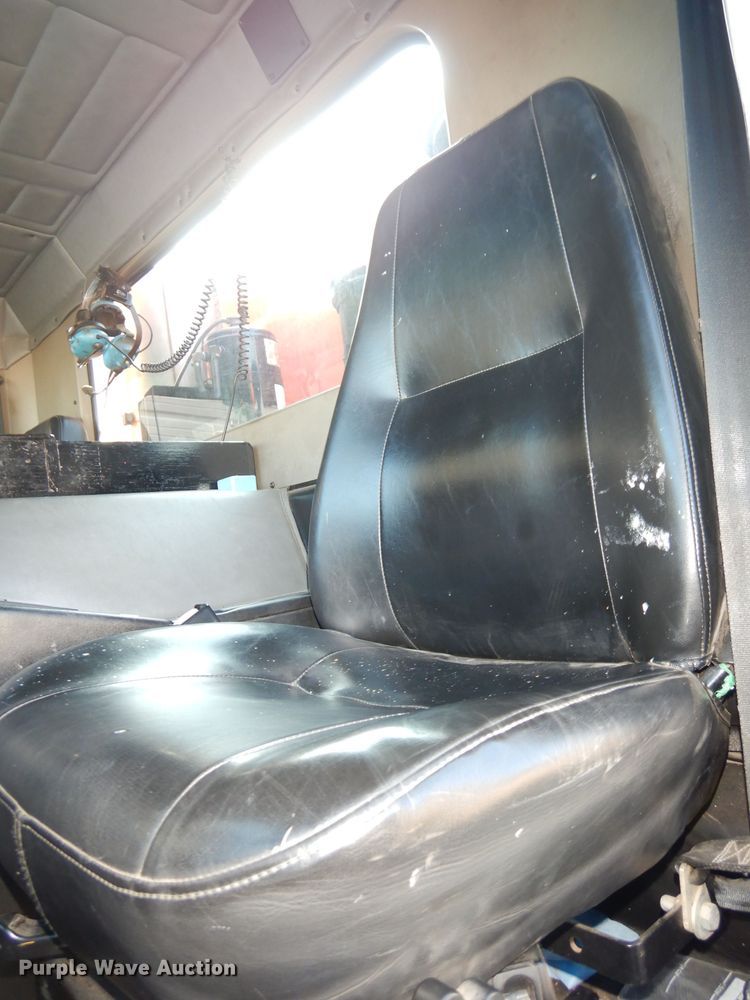 image for item DJ2879 2005 Peterbilt 320  paint striping truck