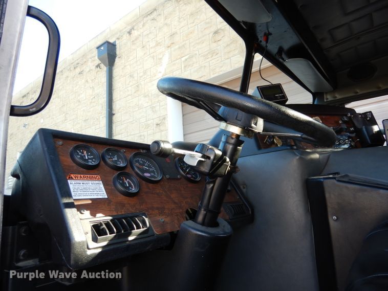 image for item DJ2879 2005 Peterbilt 320  paint striping truck