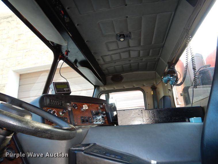 image for item DJ2879 2005 Peterbilt 320  paint striping truck