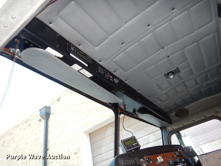 image for item DJ2879 2005 Peterbilt 320  paint striping truck