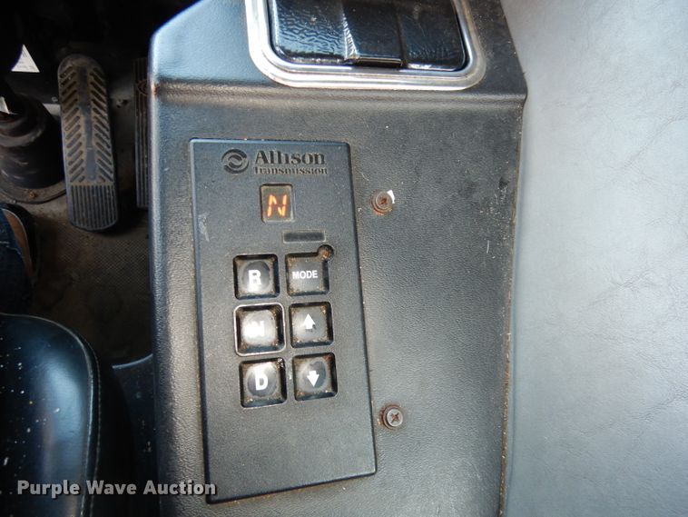 image for item DJ2879 2005 Peterbilt 320  paint striping truck