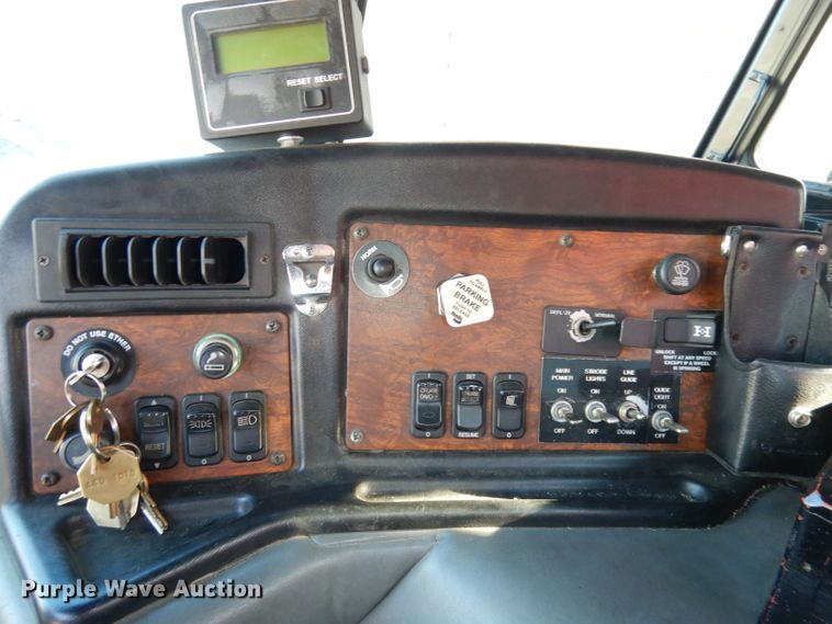 image for item DJ2879 2005 Peterbilt 320  paint striping truck