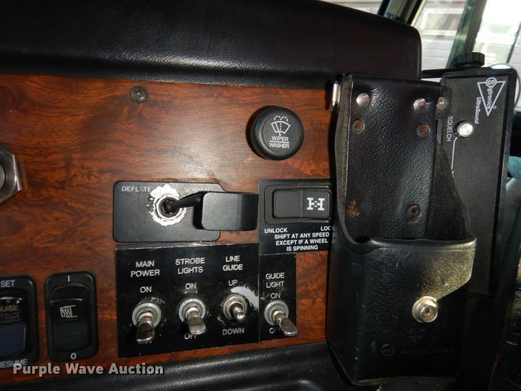 image for item DJ2879 2005 Peterbilt 320  paint striping truck