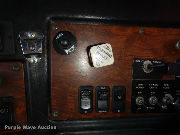 image for item DJ2879 2005 Peterbilt 320  paint striping truck