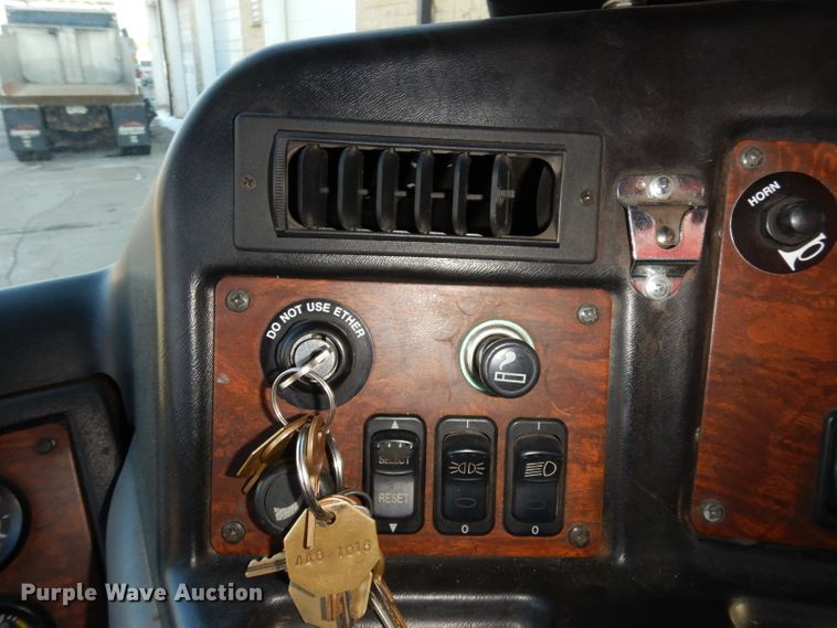 image for item DJ2879 2005 Peterbilt 320  paint striping truck