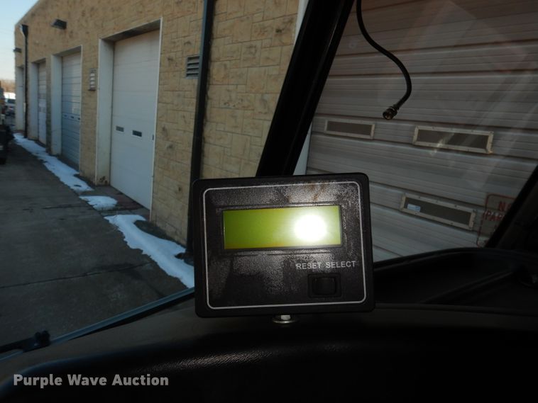 image for item DJ2879 2005 Peterbilt 320  paint striping truck