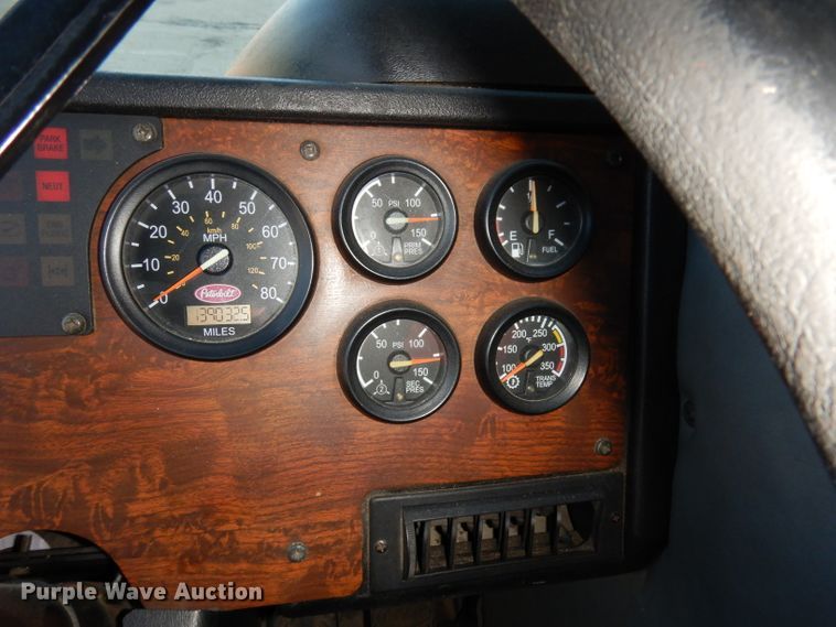 image for item DJ2879 2005 Peterbilt 320  paint striping truck