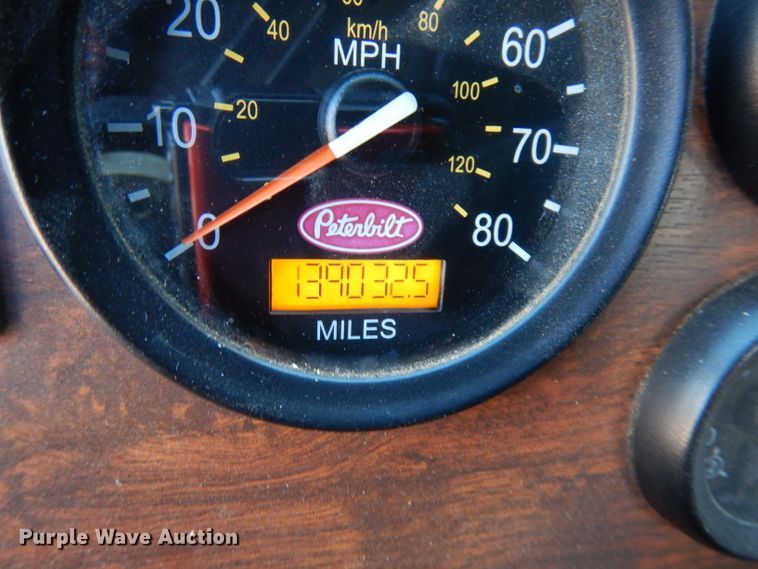 image for item DJ2879 2005 Peterbilt 320  paint striping truck