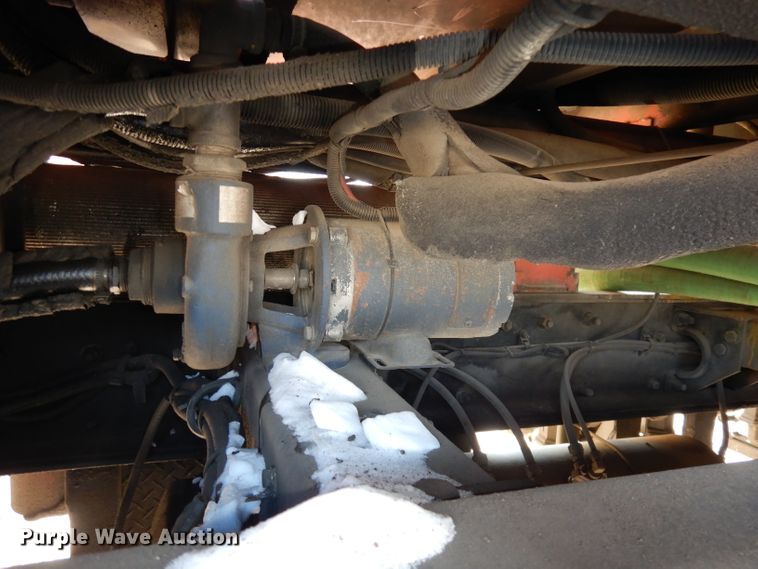 image for item DJ2879 2005 Peterbilt 320  paint striping truck