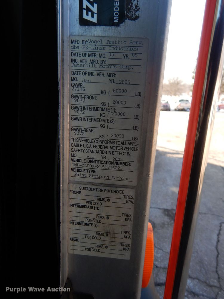 image for item DJ2879 2005 Peterbilt 320  paint striping truck