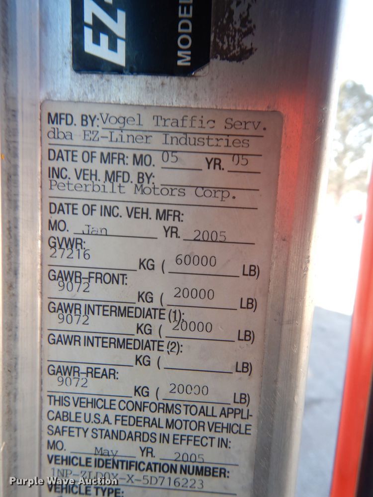 image for item DJ2879 2005 Peterbilt 320  paint striping truck