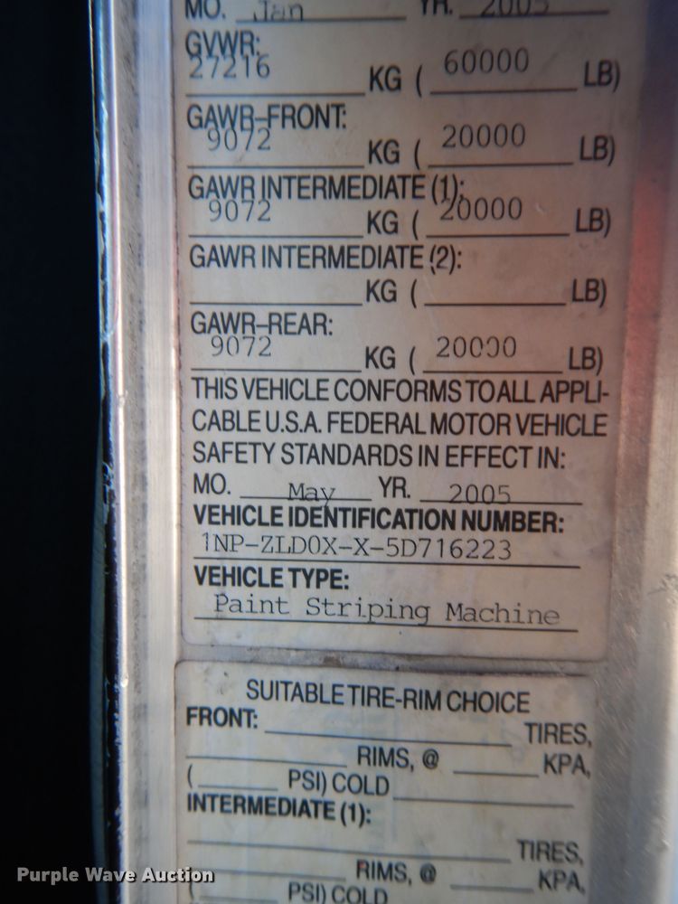 image for item DJ2879 2005 Peterbilt 320  paint striping truck