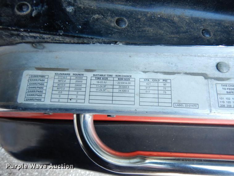 image for item DJ2879 2005 Peterbilt 320  paint striping truck