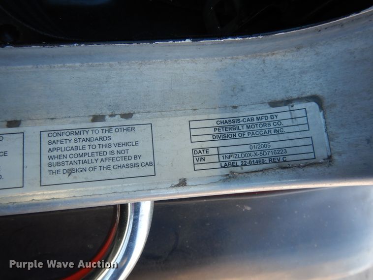 image for item DJ2879 2005 Peterbilt 320  paint striping truck