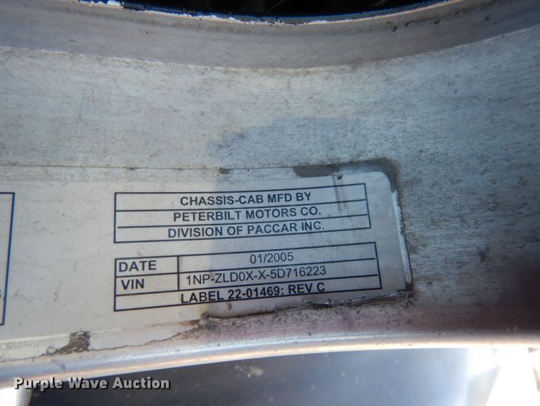 image for item DJ2879 2005 Peterbilt 320  paint striping truck