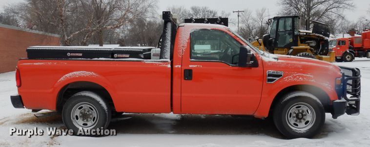 image for item DJ2880 2010 Ford F250 Super Duty  pickup truck