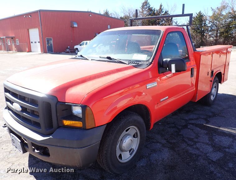 image for item DK4509 2006 Ford F250 Super Duty  utility bed pickup truck