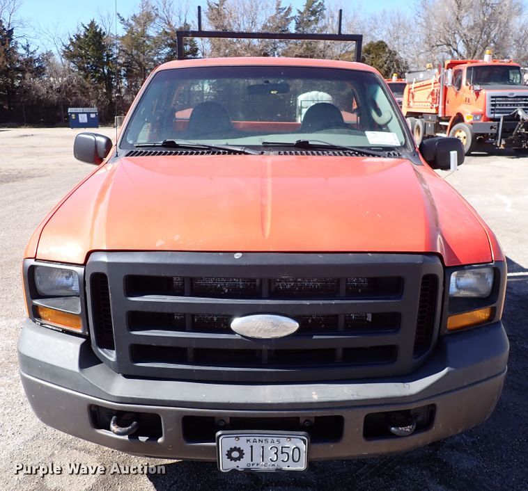 image for item DK4509 2006 Ford F250 Super Duty  utility bed pickup truck