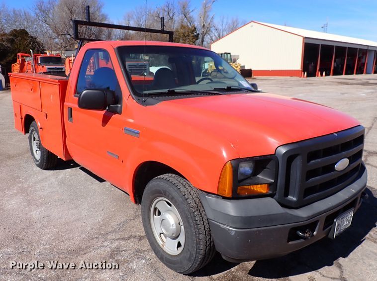 image for item DK4509 2006 Ford F250 Super Duty  utility bed pickup truck