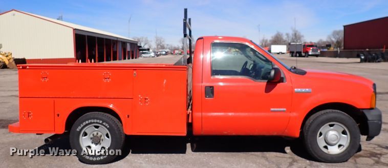 image for item DK4509 2006 Ford F250 Super Duty  utility bed pickup truck