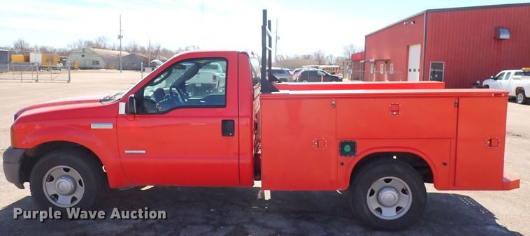 image for item DK4509 2006 Ford F250 Super Duty  utility bed pickup truck