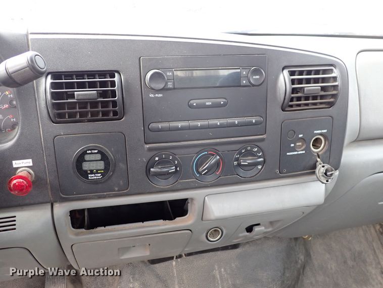 image for item DK4509 2006 Ford F250 Super Duty  utility bed pickup truck