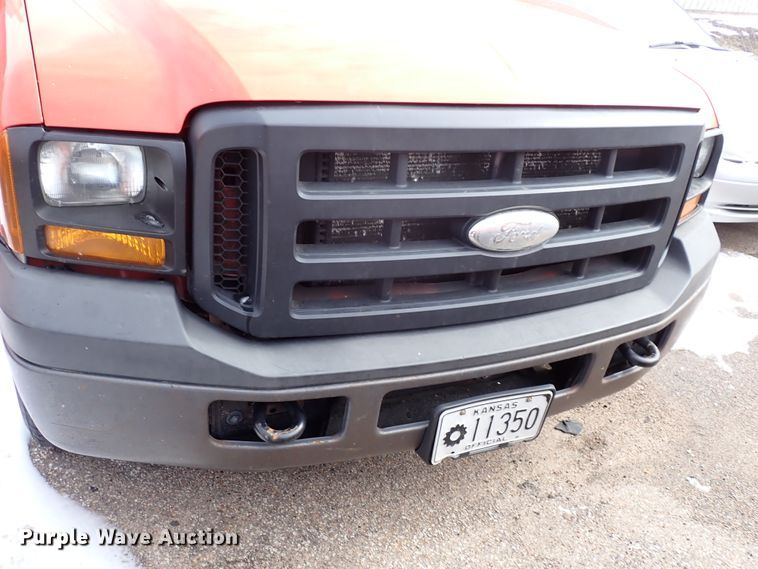 image for item DK4509 2006 Ford F250 Super Duty  utility bed pickup truck