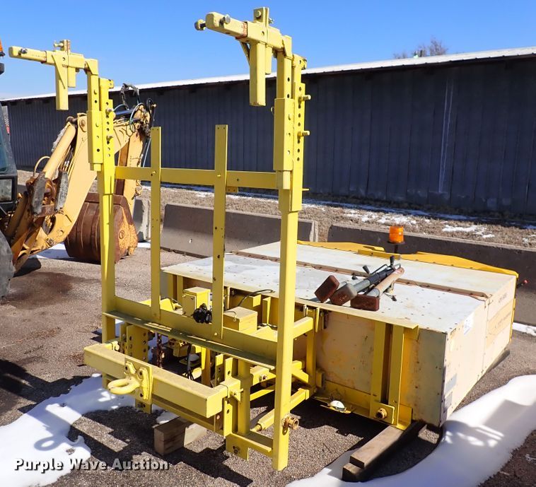 image for item DK4511 1995 Trinity 3590J crash attenuator