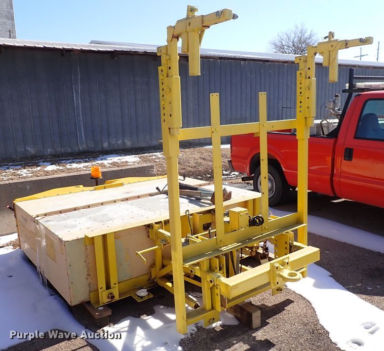 image for item DK4511 1995 Trinity 3590J crash attenuator