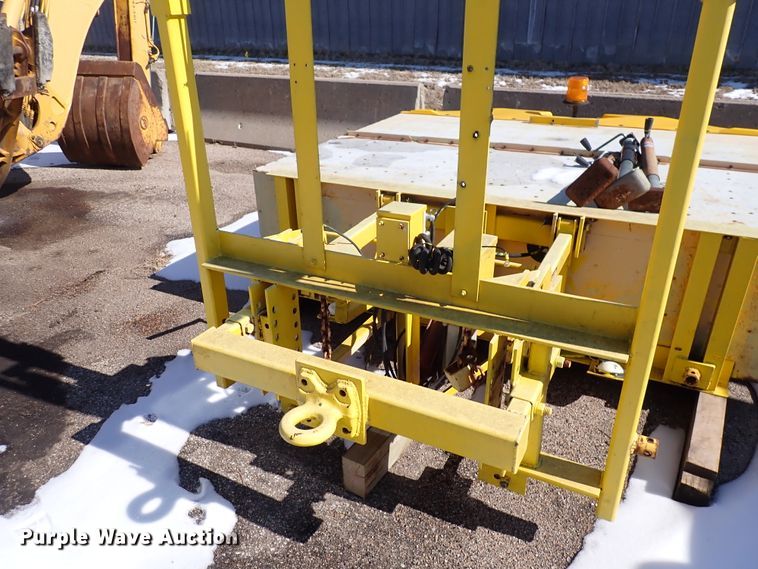 image for item DK4511 1995 Trinity 3590J crash attenuator