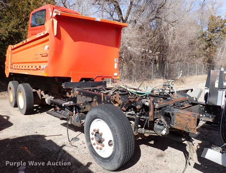 image for item DK4524 2005 International 7400  dump truck chassis