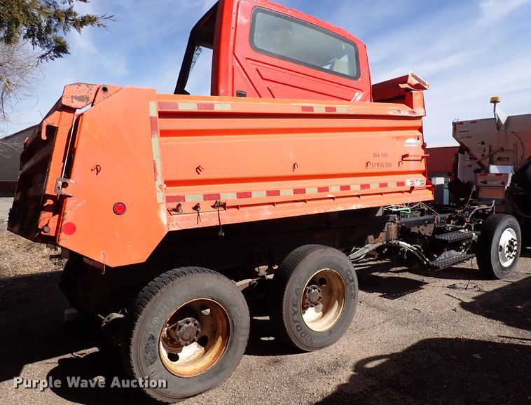 image for item DK4524 2005 International 7400  dump truck chassis