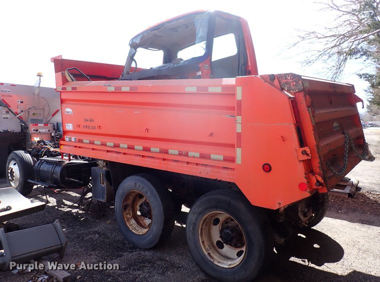 image for item DK4524 2005 International 7400  dump truck chassis