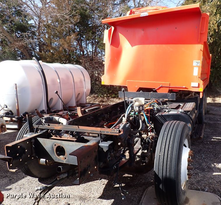 image for item DK4524 2005 International 7400  dump truck chassis