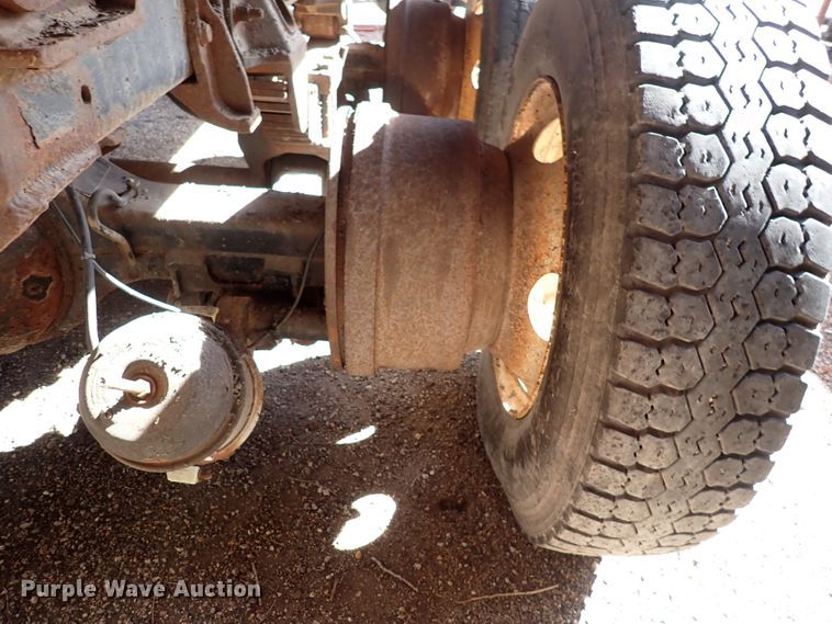 image for item DK4524 2005 International 7400  dump truck chassis