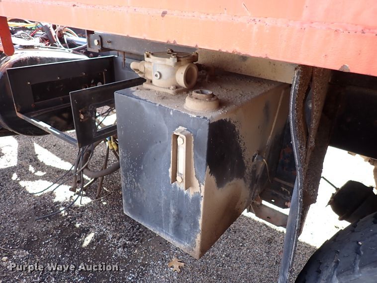 image for item DK4524 2005 International 7400  dump truck chassis
