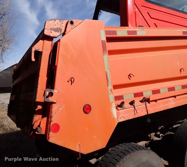 image for item DK4524 2005 International 7400  dump truck chassis