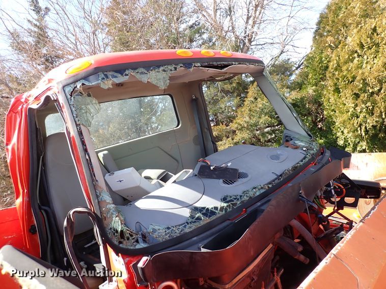 image for item DK4524 2005 International 7400  dump truck chassis