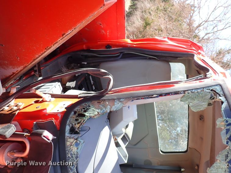 image for item DK4524 2005 International 7400  dump truck chassis