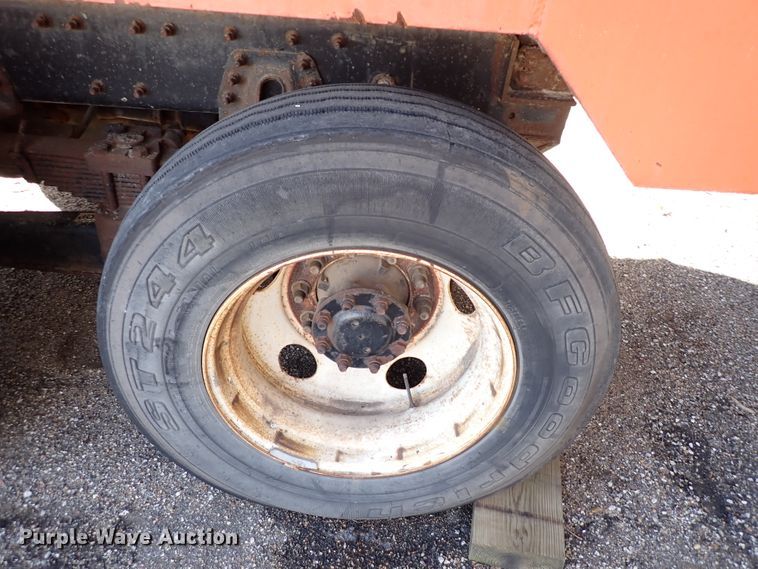 image for item DK4524 2005 International 7400  dump truck chassis