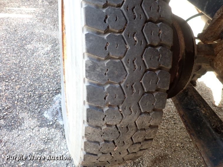 image for item DK4524 2005 International 7400  dump truck chassis