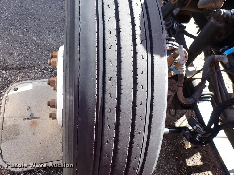 image for item DK4524 2005 International 7400  dump truck chassis