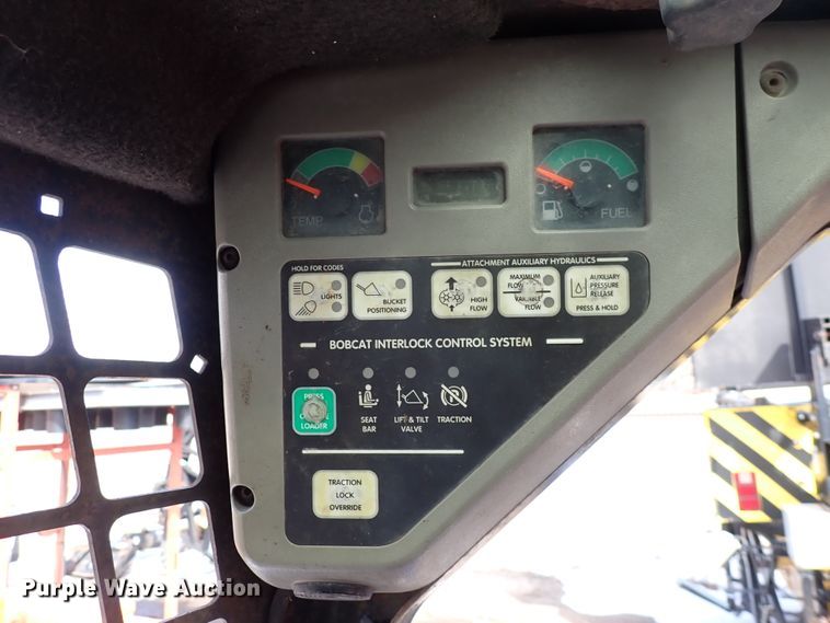 image for item DK4531 2001 Bobcat T200  tracked skid steer loader