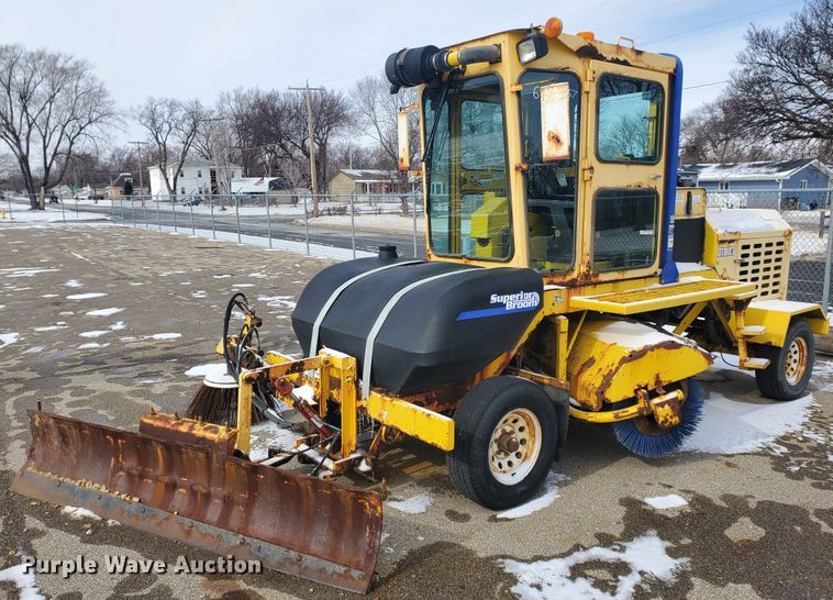 image for item EY9589 2007 Superior DT80CT  broom