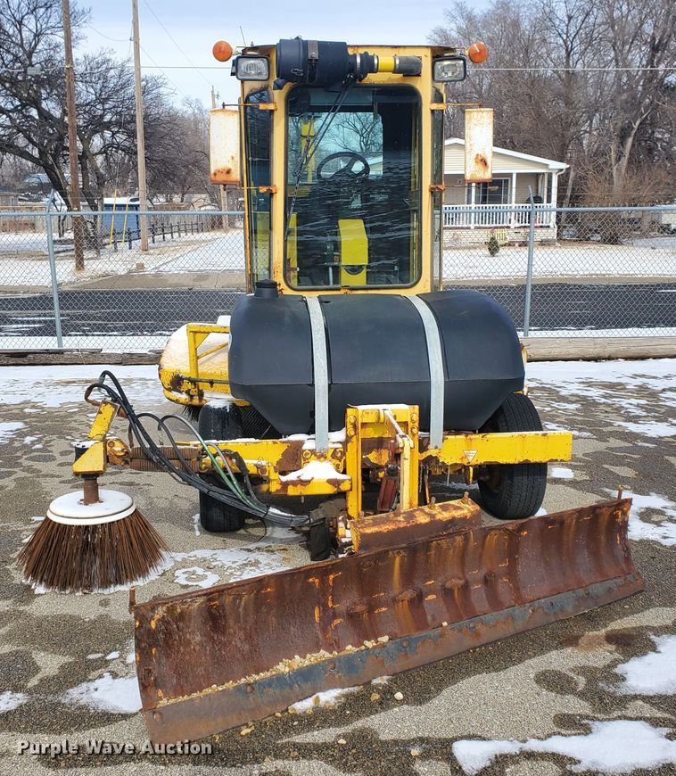 image for item EY9589 2007 Superior DT80CT  broom