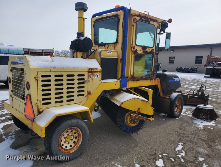 image for item EY9589 2007 Superior DT80CT  broom